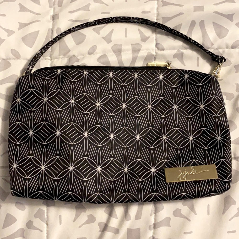 Jujube wristlet